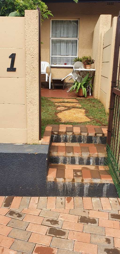 To Let 1 Bedroom Property for Rent in Fairland Gauteng