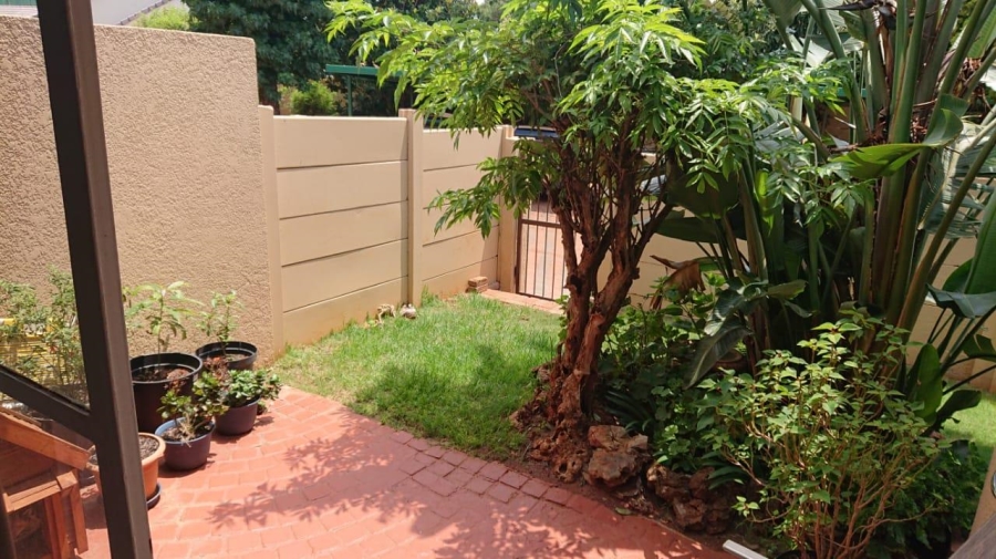 To Let 1 Bedroom Property for Rent in Fairland Gauteng
