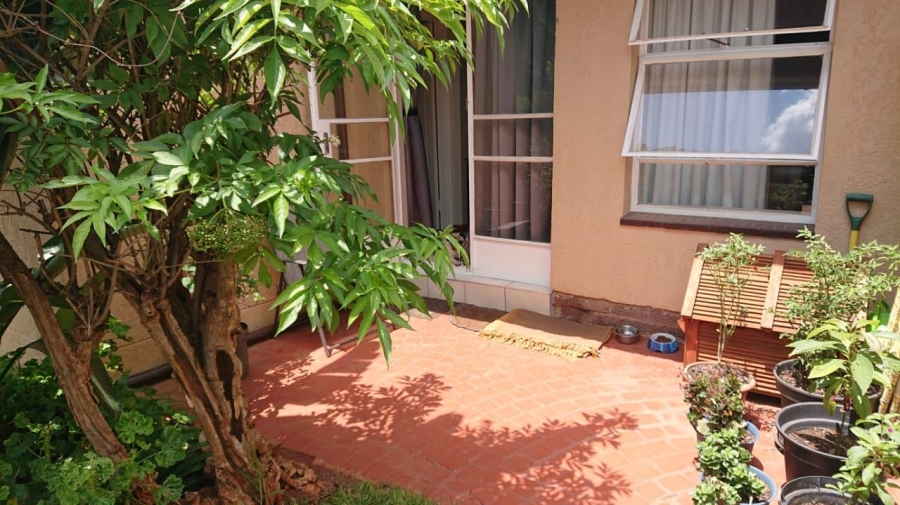 To Let 1 Bedroom Property for Rent in Fairland Gauteng