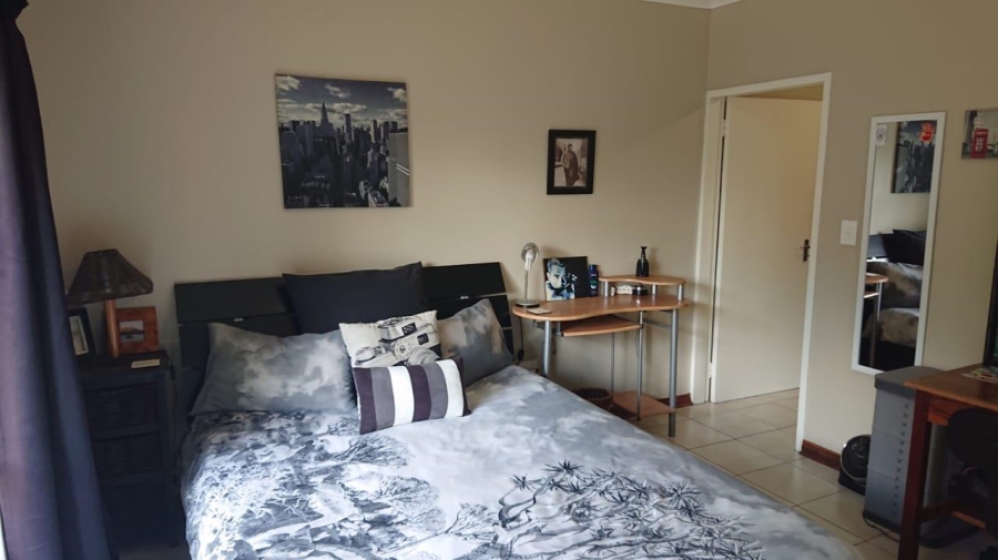 To Let 1 Bedroom Property for Rent in Fairland Gauteng