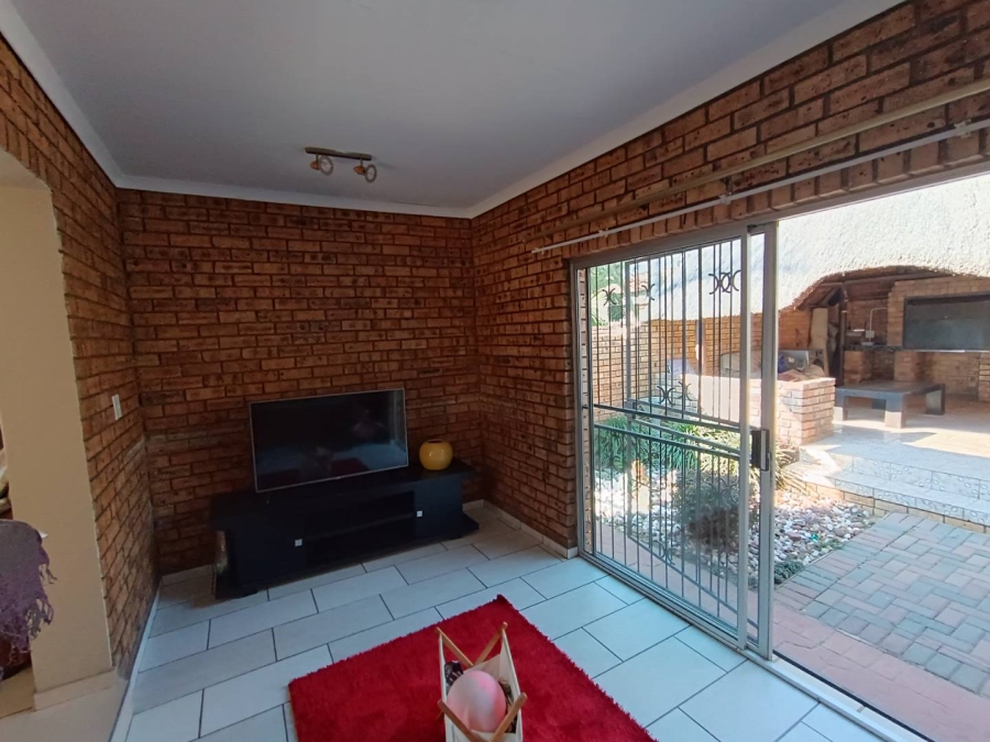 3 Bedroom Property for Sale in Amberfield Gauteng