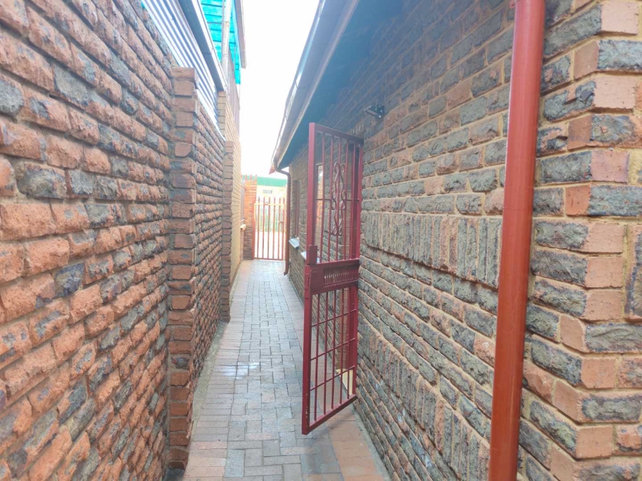 3 Bedroom Property for Sale in Lenasia Gauteng