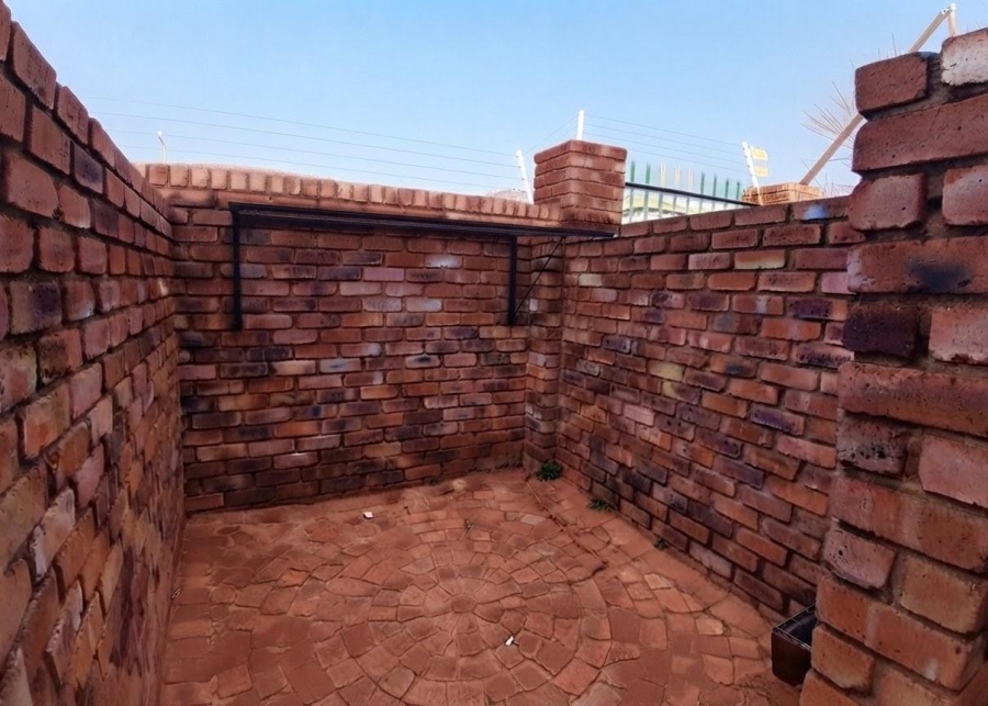 2 Bedroom Property for Sale in Amandasig Gauteng