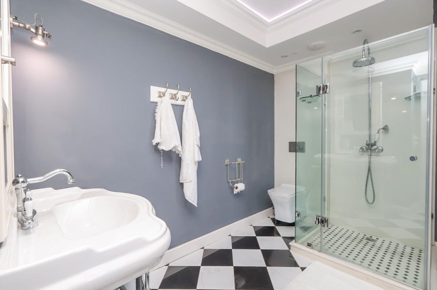5 Bedroom Property for Sale in Beverley Gauteng
