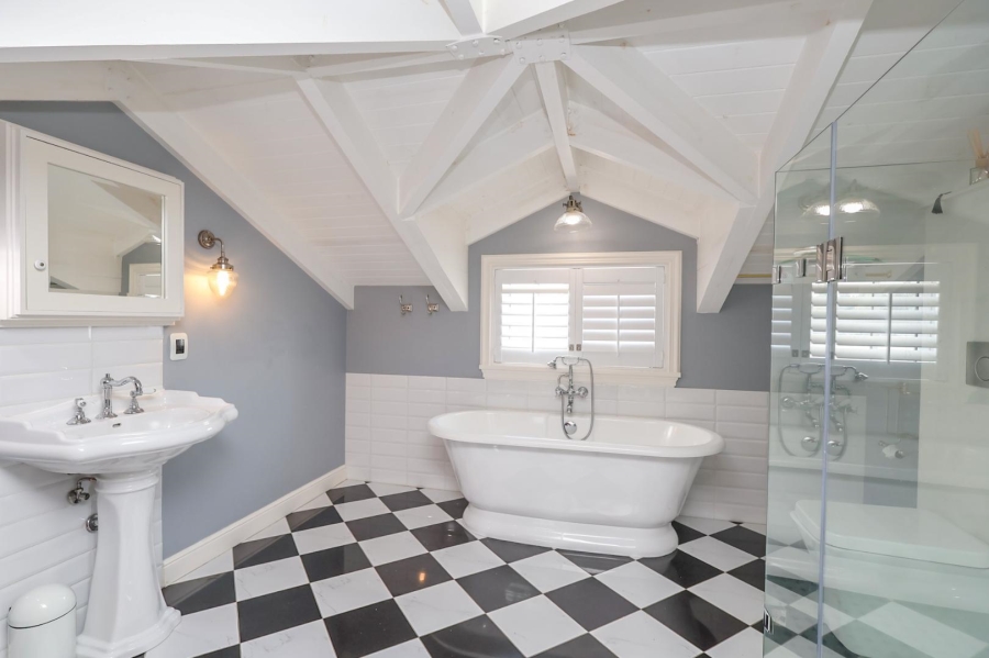 5 Bedroom Property for Sale in Beverley Gauteng
