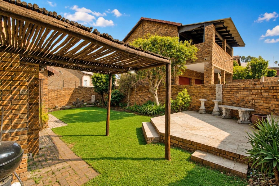 2 Bedroom Property for Sale in Wilgeheuwel Gauteng