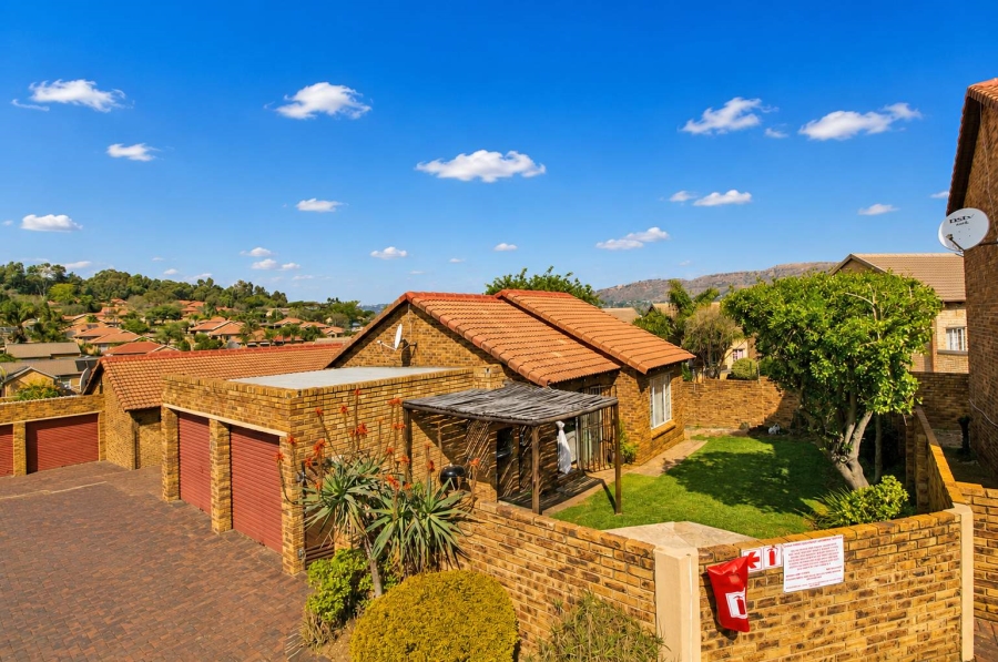 2 Bedroom Property for Sale in Wilgeheuwel Gauteng