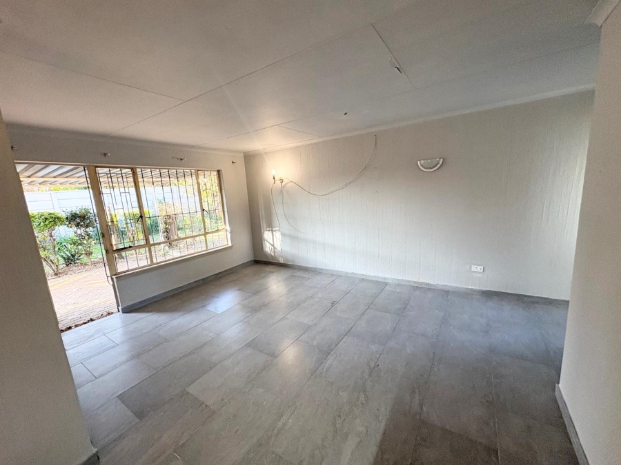 To Let 2 Bedroom Property for Rent in Huntingdon Gauteng