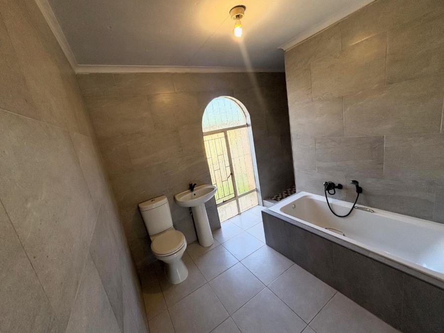To Let 2 Bedroom Property for Rent in Huntingdon Gauteng