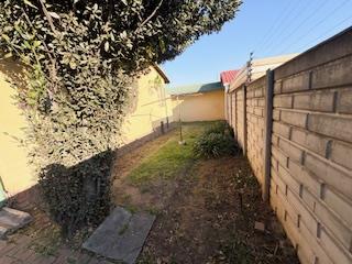 To Let 2 Bedroom Property for Rent in Huntingdon Gauteng
