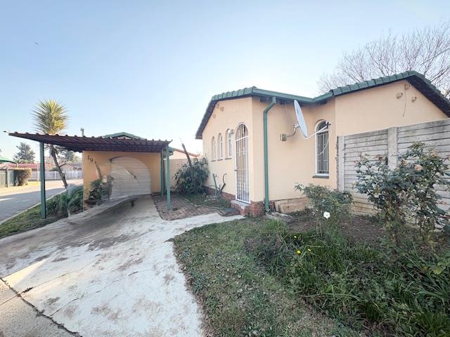 To Let 2 Bedroom Property for Rent in Huntingdon Gauteng