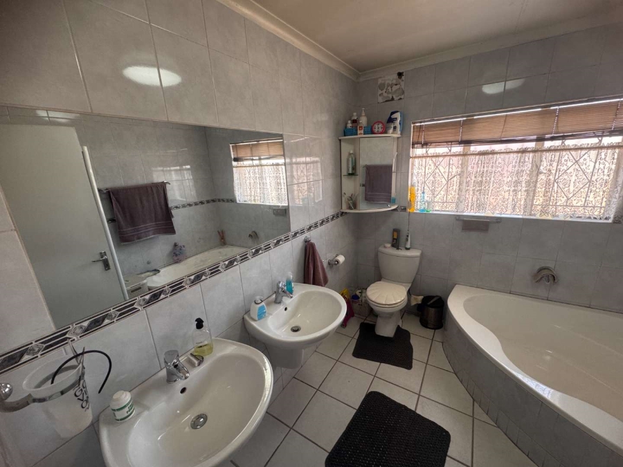 4 Bedroom Property for Sale in Brackendowns Gauteng