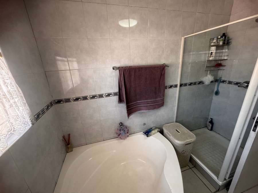 4 Bedroom Property for Sale in Brackendowns Gauteng