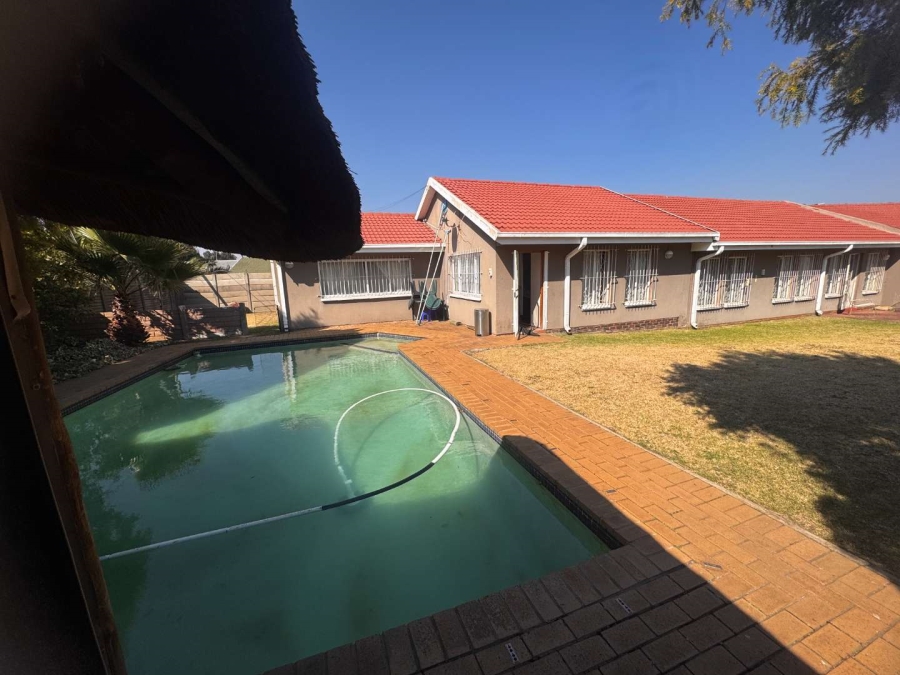 4 Bedroom Property for Sale in Brackendowns Gauteng