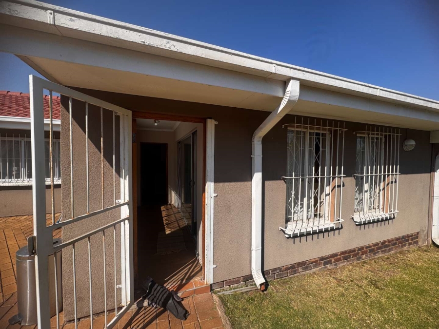 4 Bedroom Property for Sale in Brackendowns Gauteng