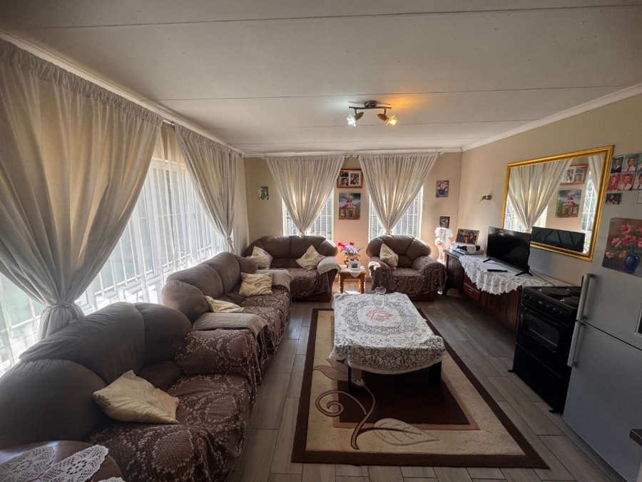 4 Bedroom Property for Sale in Brackendowns Gauteng