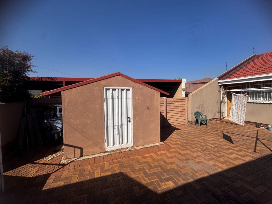 4 Bedroom Property for Sale in Brackendowns Gauteng