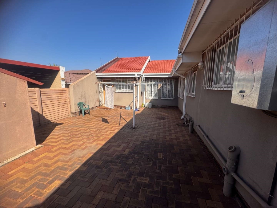 4 Bedroom Property for Sale in Brackendowns Gauteng