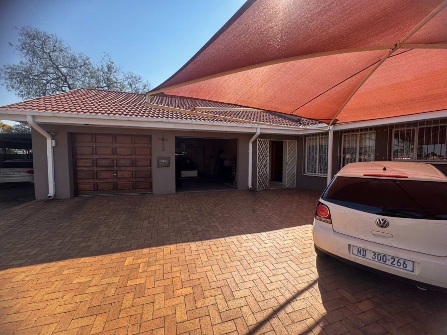 4 Bedroom Property for Sale in Brackendowns Gauteng