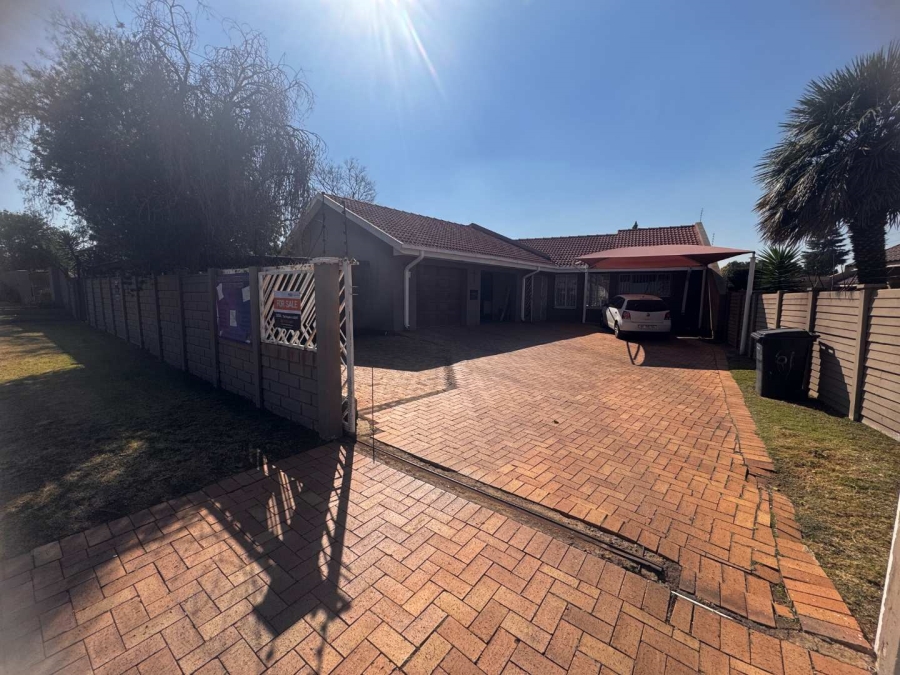 4 Bedroom Property for Sale in Brackendowns Gauteng