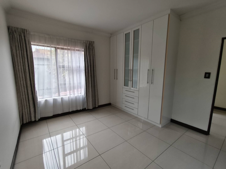 To Let 3 Bedroom Property for Rent in North Riding Gauteng