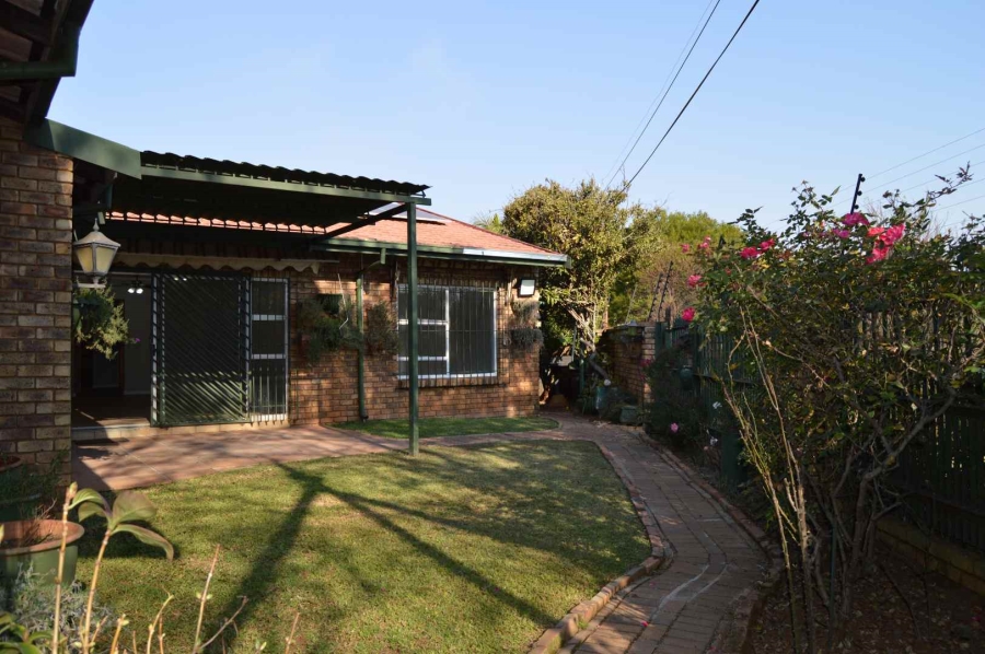 To Let 3 Bedroom Property for Rent in Faerie Glen Gauteng