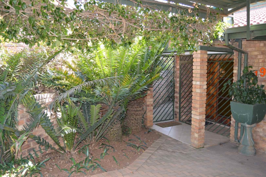 To Let 3 Bedroom Property for Rent in Faerie Glen Gauteng