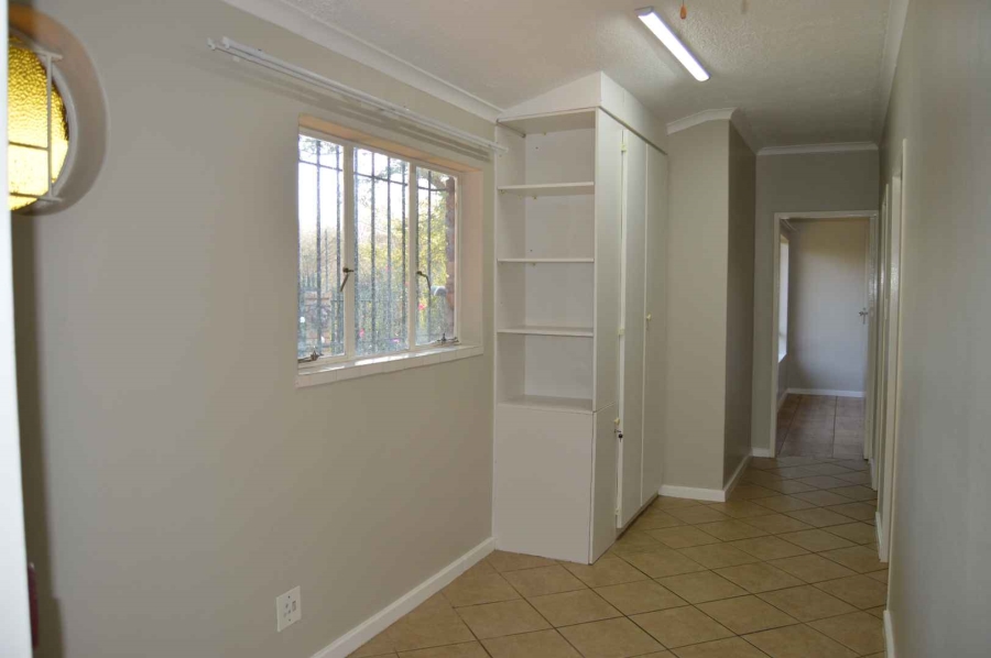 To Let 3 Bedroom Property for Rent in Faerie Glen Gauteng