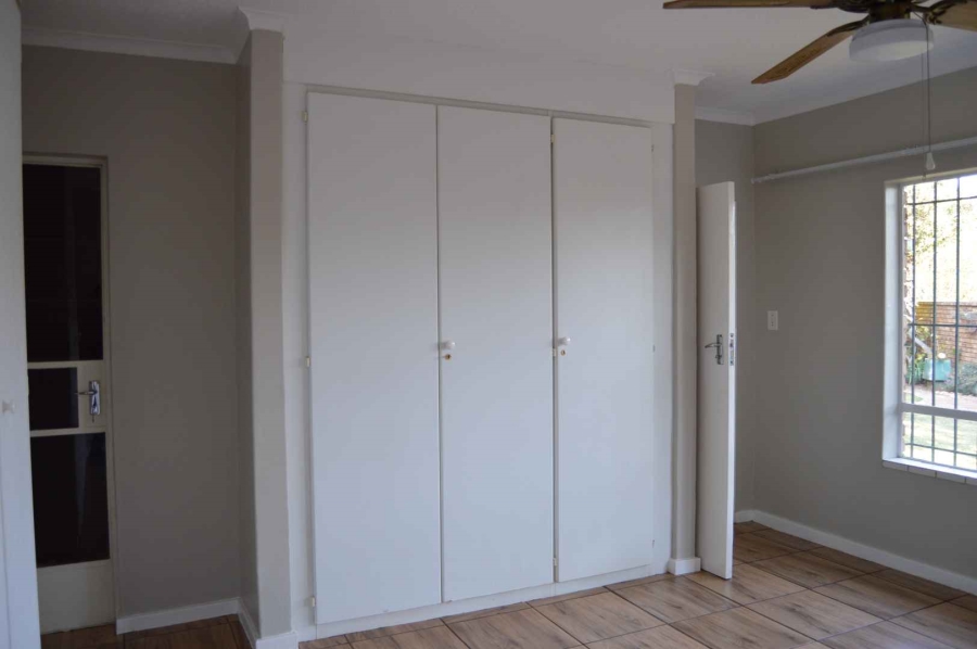 To Let 3 Bedroom Property for Rent in Faerie Glen Gauteng