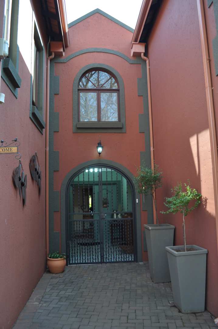4 Bedroom Property for Sale in Faerie Glen Gauteng