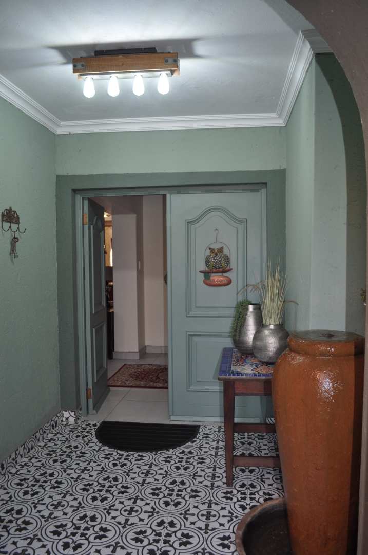 4 Bedroom Property for Sale in Faerie Glen Gauteng