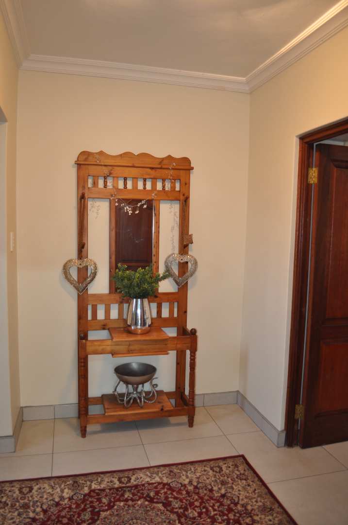4 Bedroom Property for Sale in Faerie Glen Gauteng