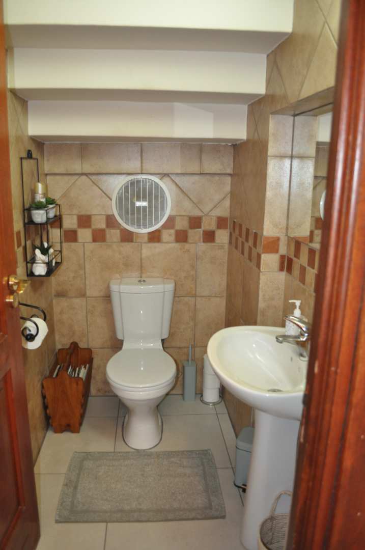 4 Bedroom Property for Sale in Faerie Glen Gauteng