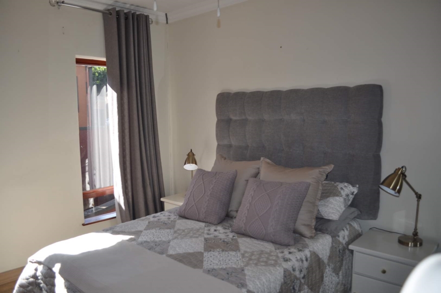 4 Bedroom Property for Sale in Faerie Glen Gauteng