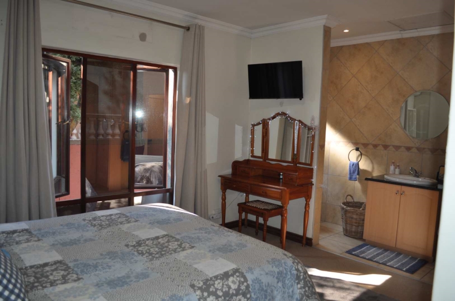 4 Bedroom Property for Sale in Faerie Glen Gauteng