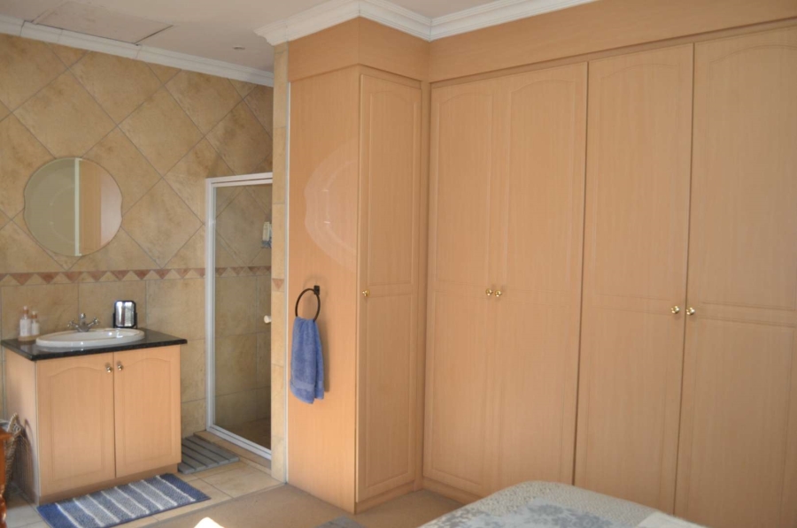 4 Bedroom Property for Sale in Faerie Glen Gauteng