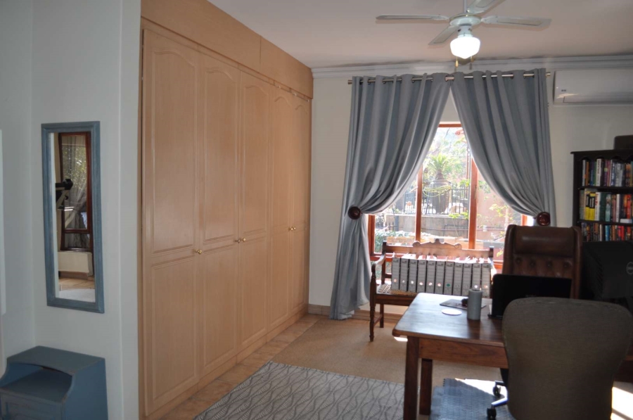 4 Bedroom Property for Sale in Faerie Glen Gauteng
