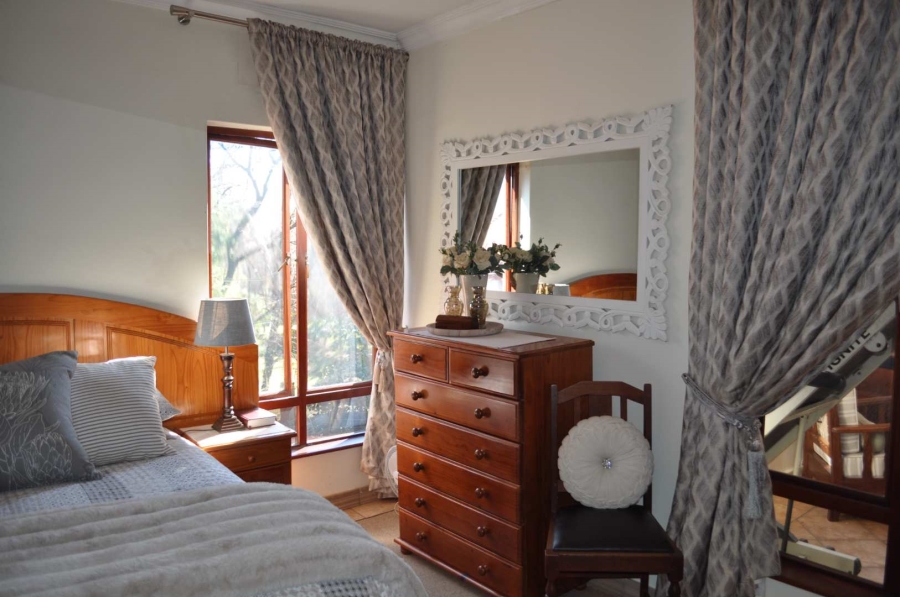 4 Bedroom Property for Sale in Faerie Glen Gauteng