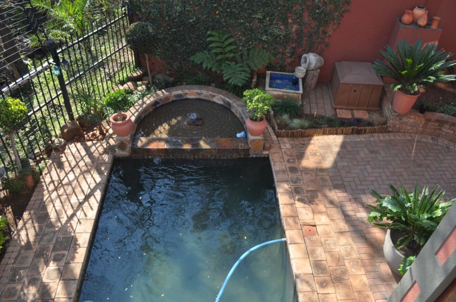 4 Bedroom Property for Sale in Faerie Glen Gauteng