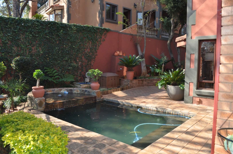 4 Bedroom Property for Sale in Faerie Glen Gauteng