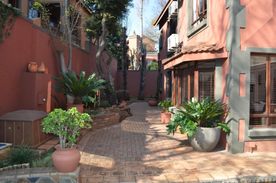 4 Bedroom Property for Sale in Faerie Glen Gauteng