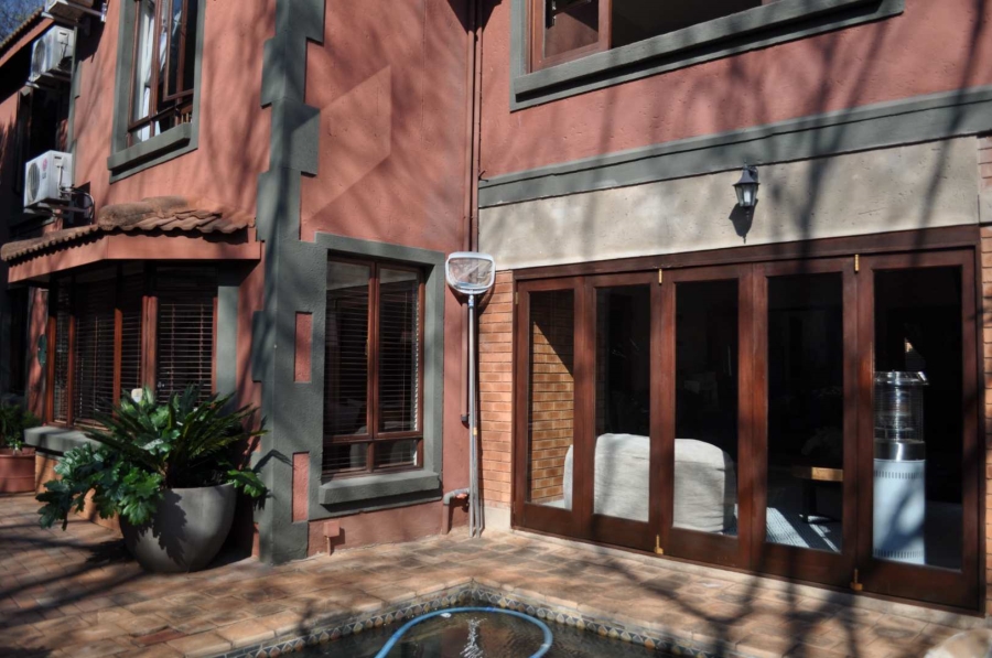 4 Bedroom Property for Sale in Faerie Glen Gauteng