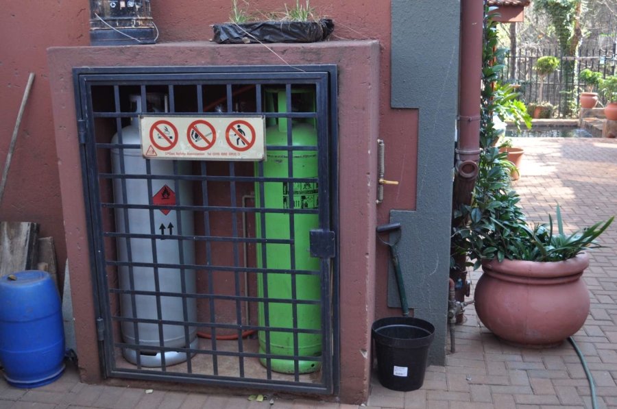 4 Bedroom Property for Sale in Faerie Glen Gauteng