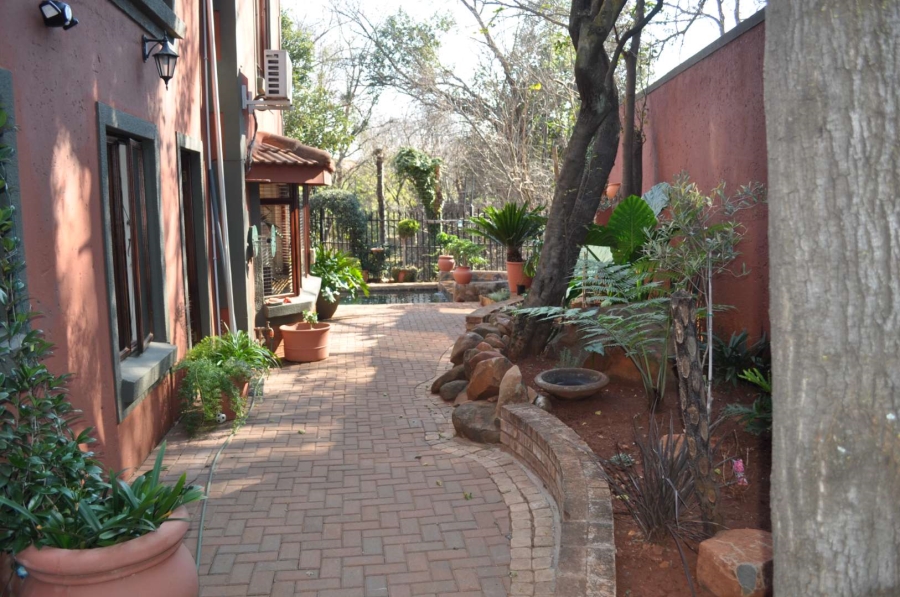 4 Bedroom Property for Sale in Faerie Glen Gauteng