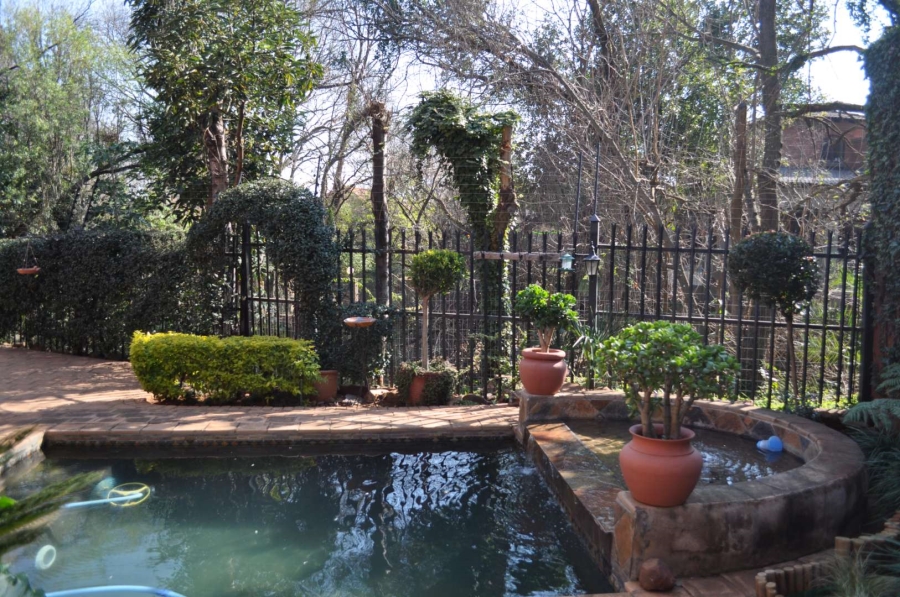 4 Bedroom Property for Sale in Faerie Glen Gauteng
