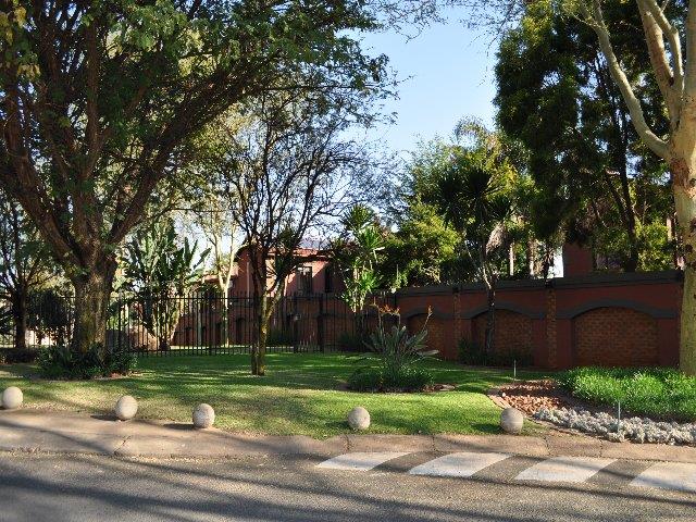 4 Bedroom Property for Sale in Faerie Glen Gauteng
