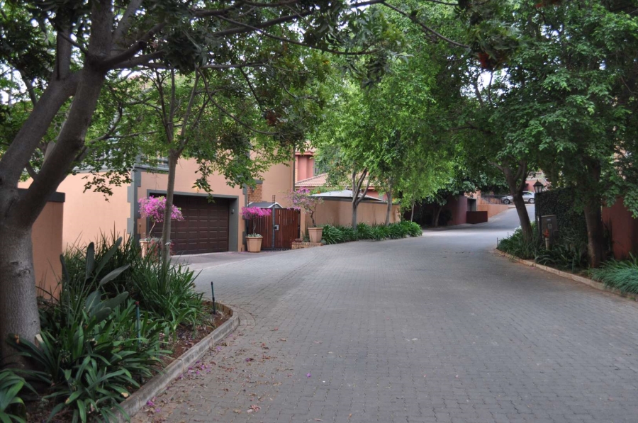 4 Bedroom Property for Sale in Faerie Glen Gauteng