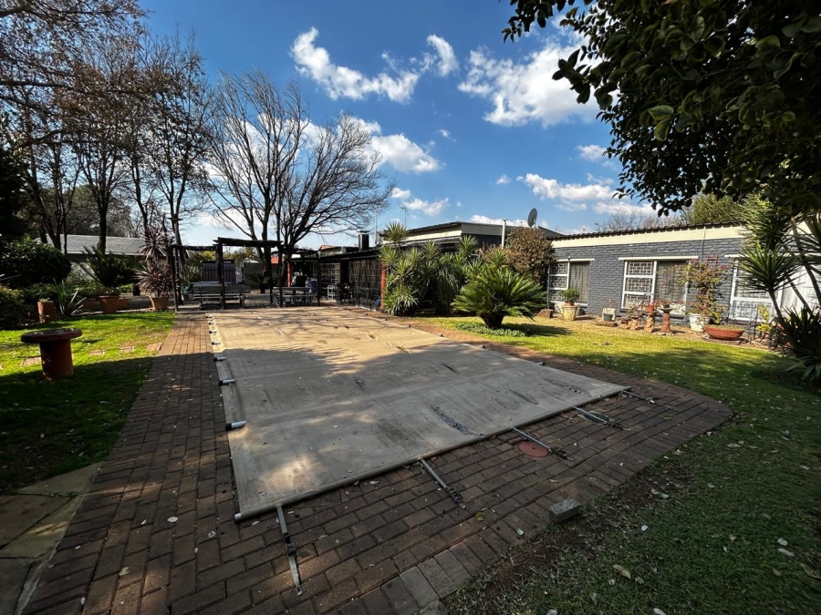 5 Bedroom Property for Sale in Three Rivers Gauteng