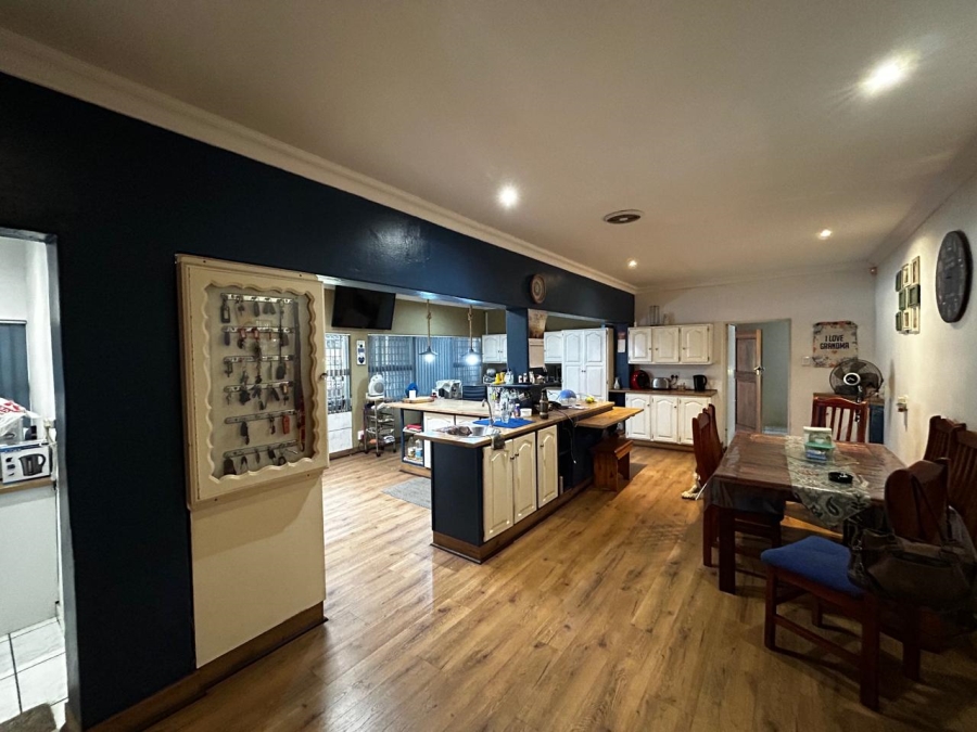 5 Bedroom Property for Sale in Three Rivers Gauteng