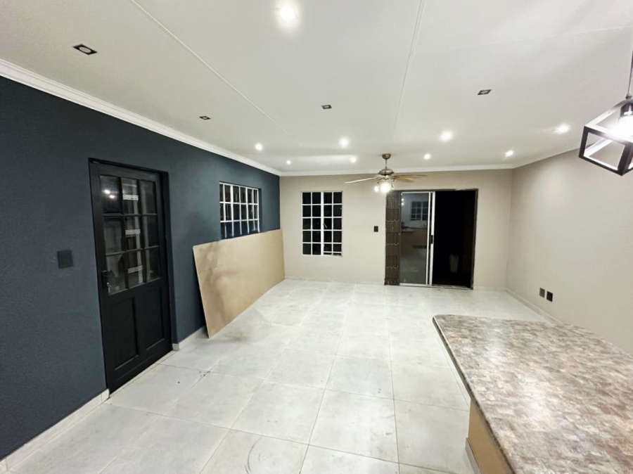 3 Bedroom Property for Sale in Verwoerdpark Gauteng